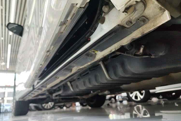 Used Toyota Vellfire 2023 Crown Dual-Engine 2.5L HV Luxury Edition Left Side Sill