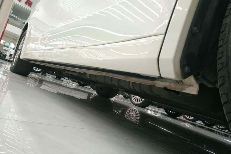 Used Toyota Vellfire 2023 Crown Dual-Engine 2.5L HV Luxury Edition Left Side Sill