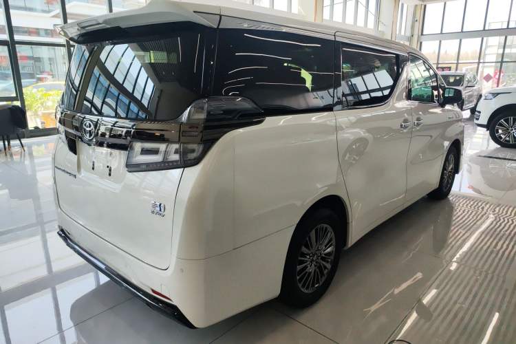 Used Toyota Vellfire 2023 Crown Dual-Engine 2.5L HV Luxury Edition Rear Right 45 Deg
