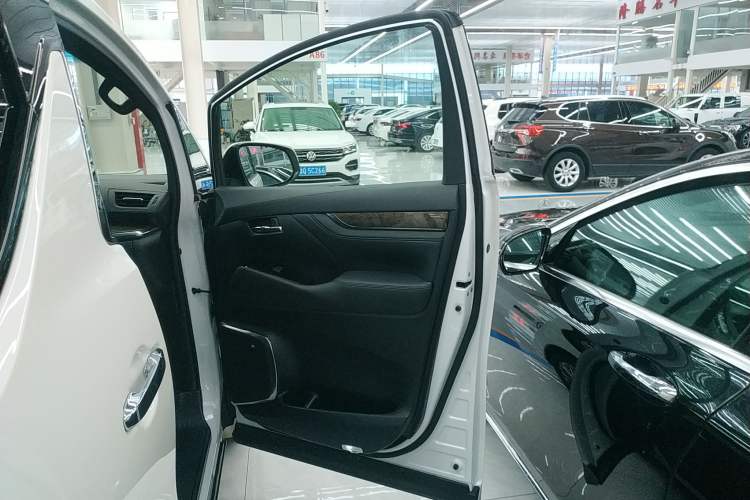 Used Toyota Vellfire 2023 Crown Dual-Engine 2.5L HV Luxury Edition Right Front Door Interior