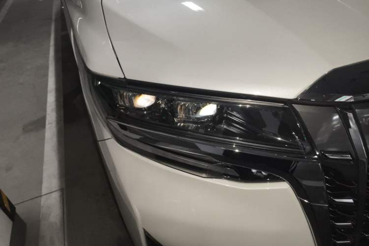 Used Toyota Vellfire 2023 Crown Dual-Engine 2.5L HV Prestige Edition Right Front Headlight