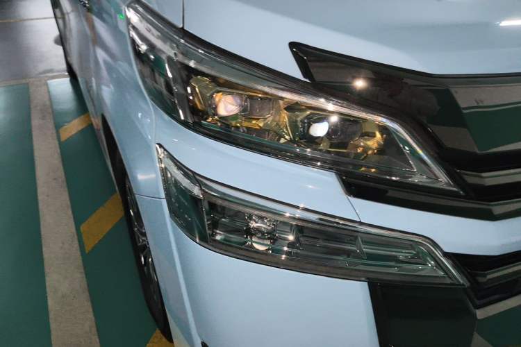 Used Toyota Vellfire 2023 Crown Dual-Engine 2.5L HV Luxury Edition Right Front Headlight