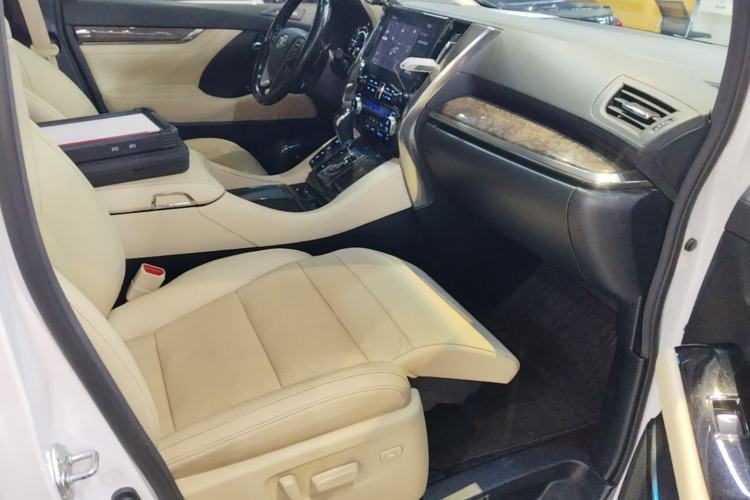 Used Toyota Vellfire 2023 Crown Dual-Engine 2.5L HV Prestige Edition Right Front Seat