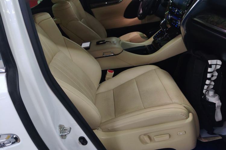 Used Toyota Vellfire 2023 Crown Dual-Engine 2.5L HV Ultimate Edition Right Front Seat