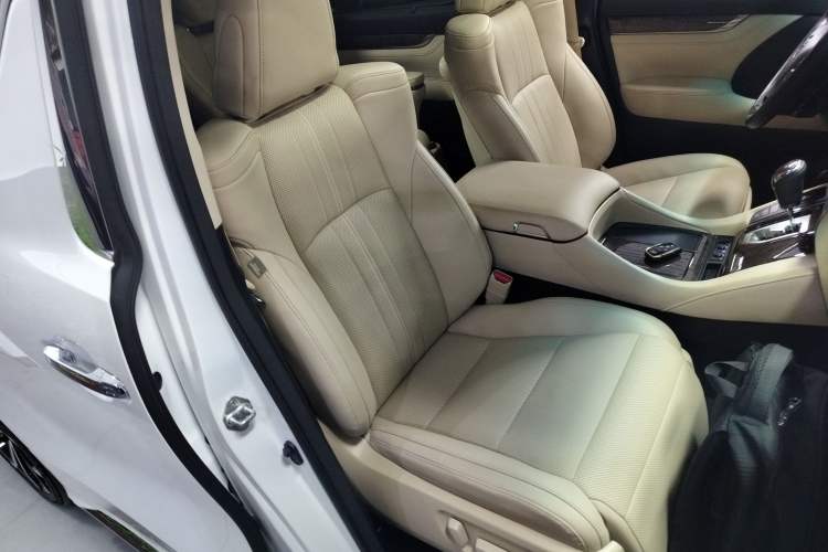 Used Toyota Vellfire 2023 Crown Dual-Engine 2.5L HV Ultimate Edition Right Front Seat