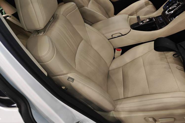 Used Toyota Vellfire 2023 Crown Dual-Engine 2.5L HV Prestige Edition Right Front Seat