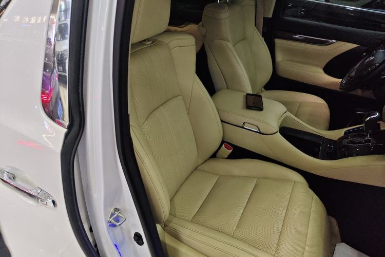 Used Toyota Vellfire 2023 Crown Dual-Engine 2.5L HV Ultimate Edition Right Front Seat