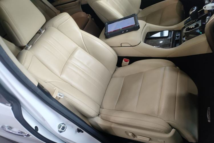 Used Toyota Vellfire 2023 Crown Dual-Engine 2.5L HV Ultimate Edition Right Front Seat