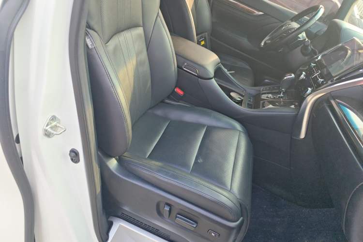 Used Toyota Vellfire 2023 Crown Dual-Engine 2.5L HV Ultimate Edition Right Front Seat