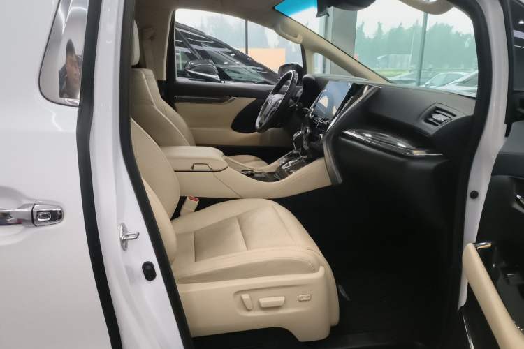Used Toyota Vellfire 2023 Crown Dual-Engine 2.5L HV Ultimate Edition Right Front Seat