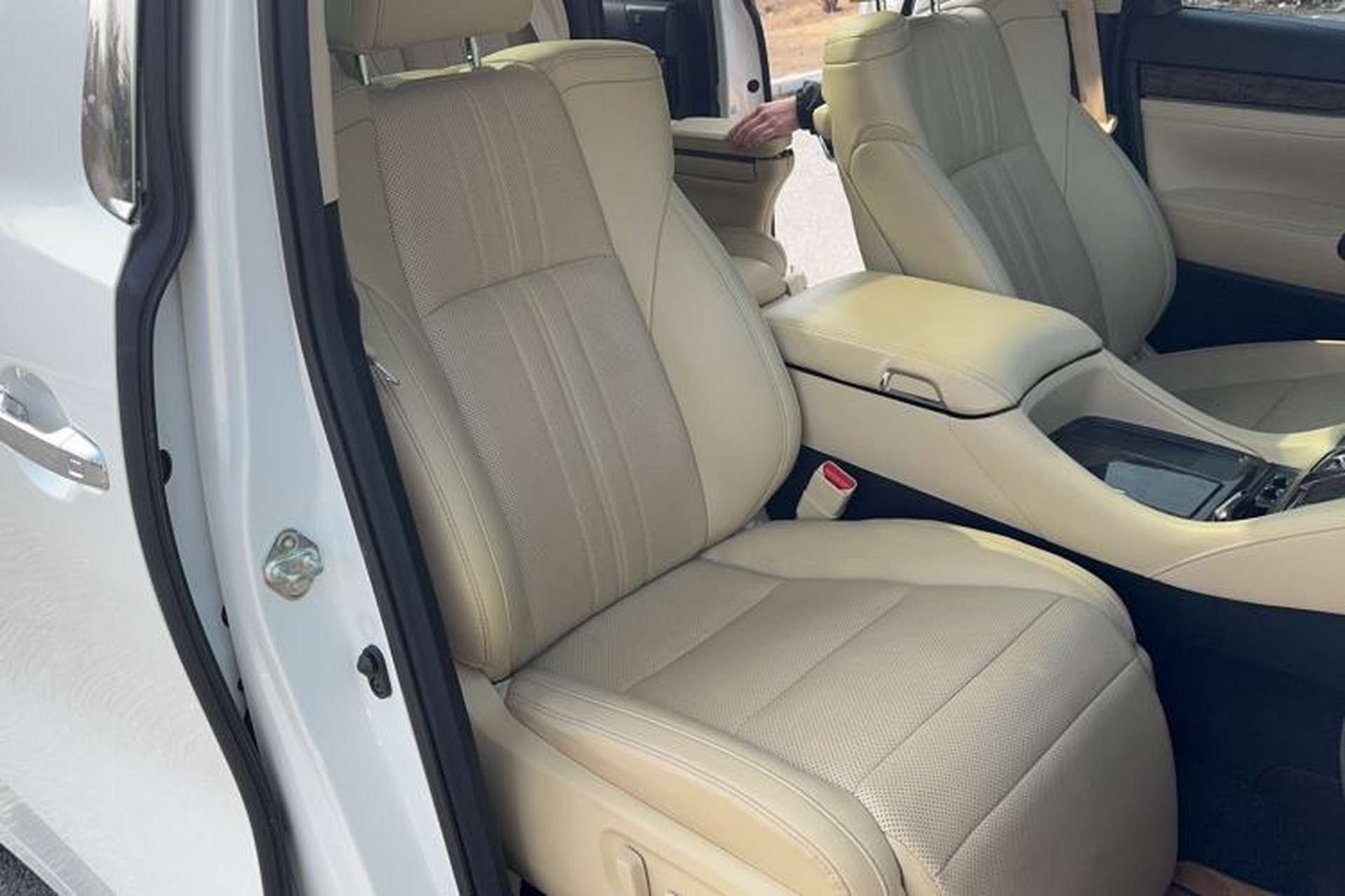 Used Toyota Vellfire 2023 Crown Dual-Engine 2.5L HV Prestige Edition Right Front Seat