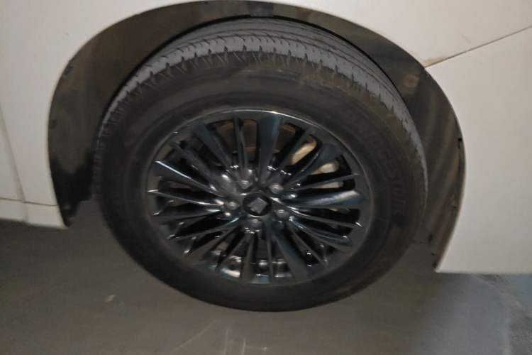Used Toyota Vellfire 2023 Crown Dual-Engine 2.5L HV Luxury Edition Right Front Wheel Hub