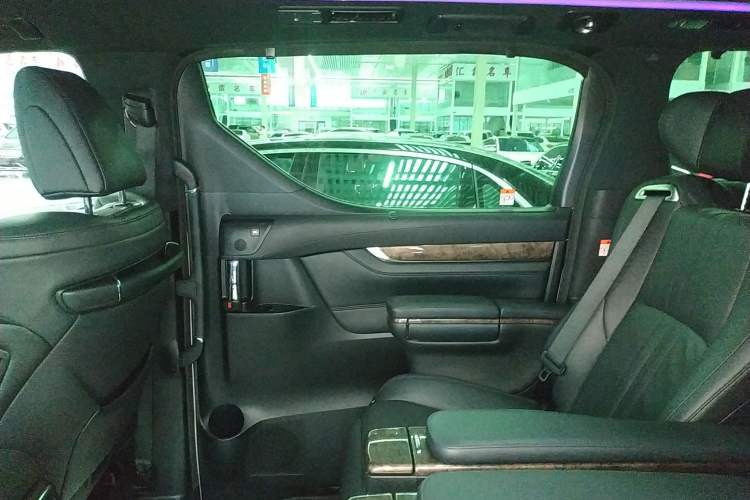 Used Toyota Vellfire 2023 Crown Dual-Engine 2.5L HV Luxury Edition Right Rear Door Interior