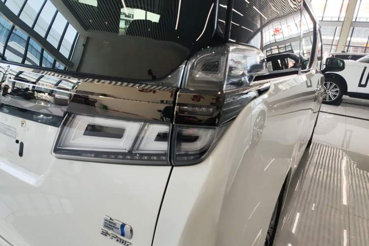 Used Toyota Vellfire 2023 Crown Dual-Engine 2.5L HV Luxury Edition Right Rear Taillight