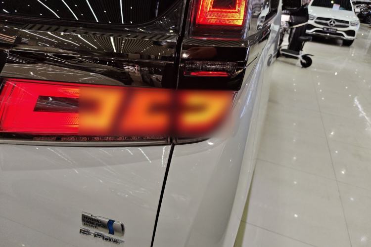 Used Toyota Vellfire 2023 Crown Dual-Engine 2.5L HV Ultimate Edition Right Rear Taillight