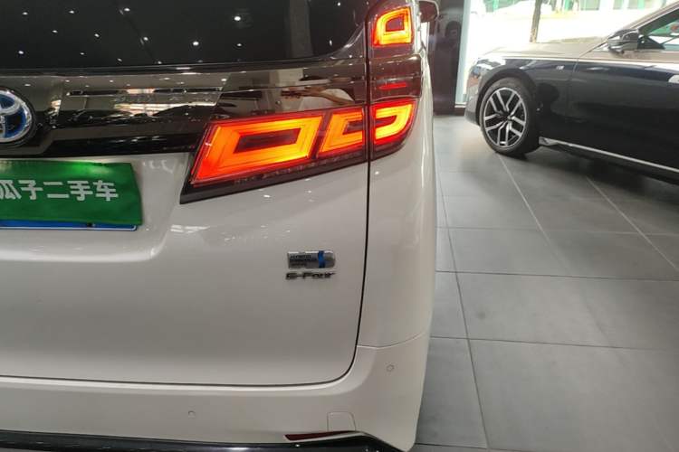 Used Toyota Vellfire 2023 Crown Dual-Engine 2.5L HV Ultimate Edition Right Rear Taillight