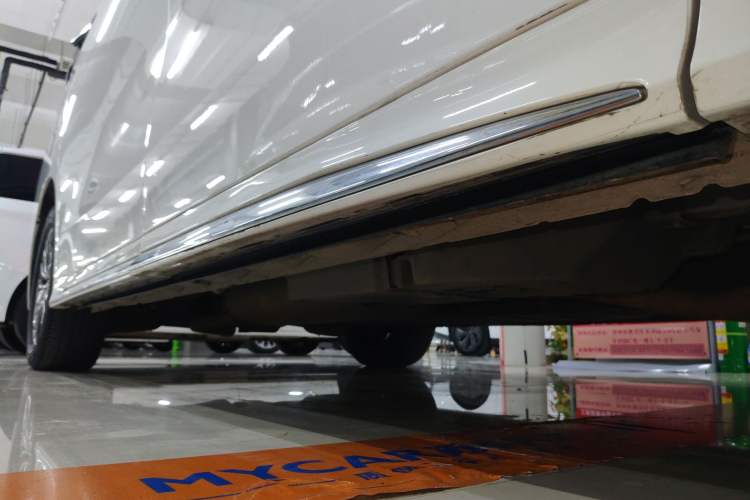 Used Toyota Vellfire 2023 Crown Dual-Engine 2.5L HV Ultimate Edition Right Side Sill