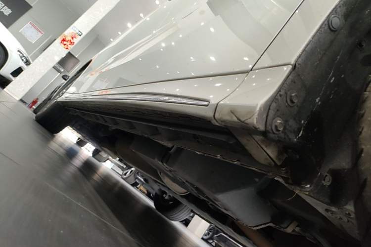 Used Toyota Vellfire 2023 Crown Dual-Engine 2.5L HV Ultimate Edition Right Side Sill