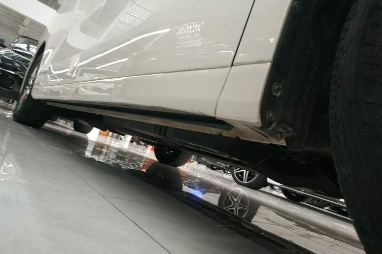Used Toyota Vellfire 2023 Crown Dual-Engine 2.5L HV Luxury Edition Right Side Sill