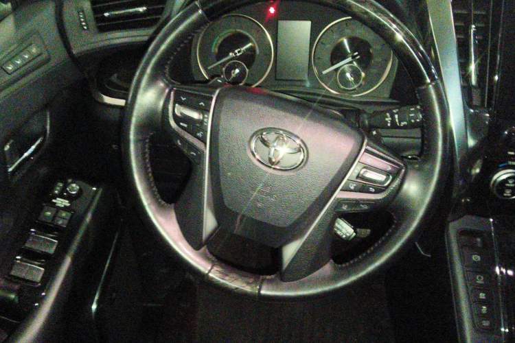Used Toyota Vellfire 2023 Crown Dual-Engine 2.5L HV Luxury Edition Steering Wheel