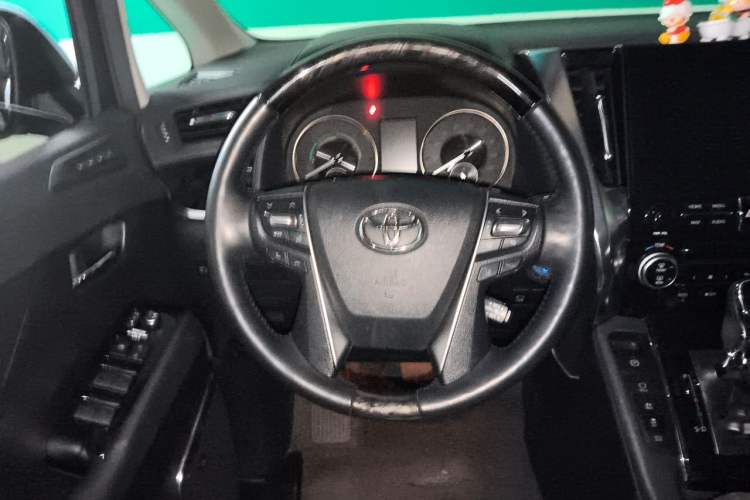 Used Toyota Vellfire 2023 Crown Dual-Engine 2.5L HV Luxury Edition Steering Wheel