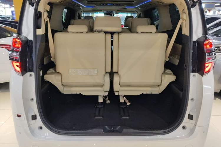 Used Toyota Vellfire 2023 Crown Dual-Engine 2.5L HV Prestige Edition Trunk