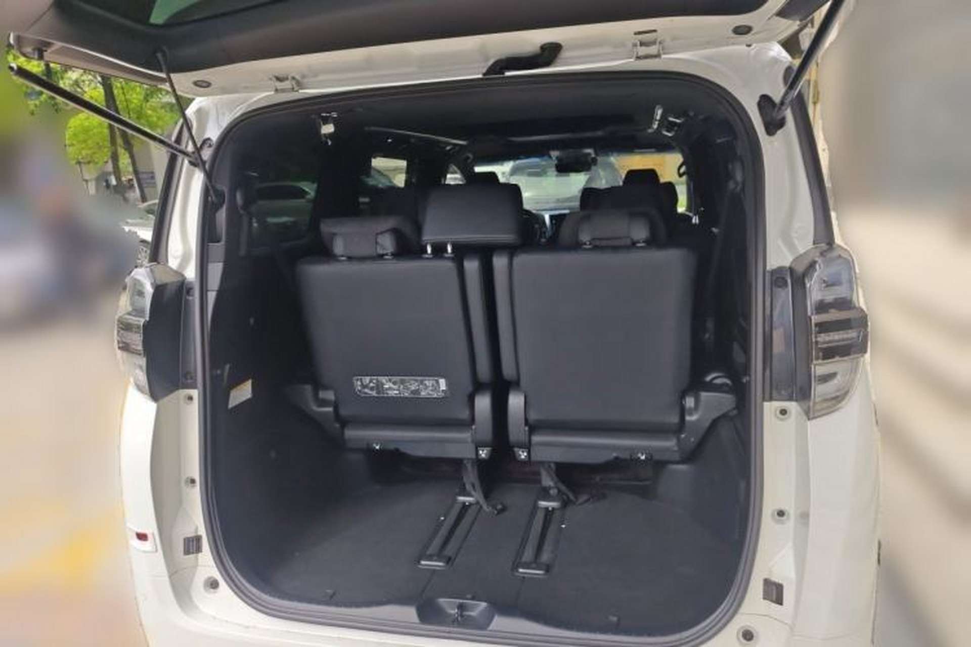 Used Toyota Vellfire 2023 Crown Dual-Engine 2.5L HV Prestige Edition Trunk