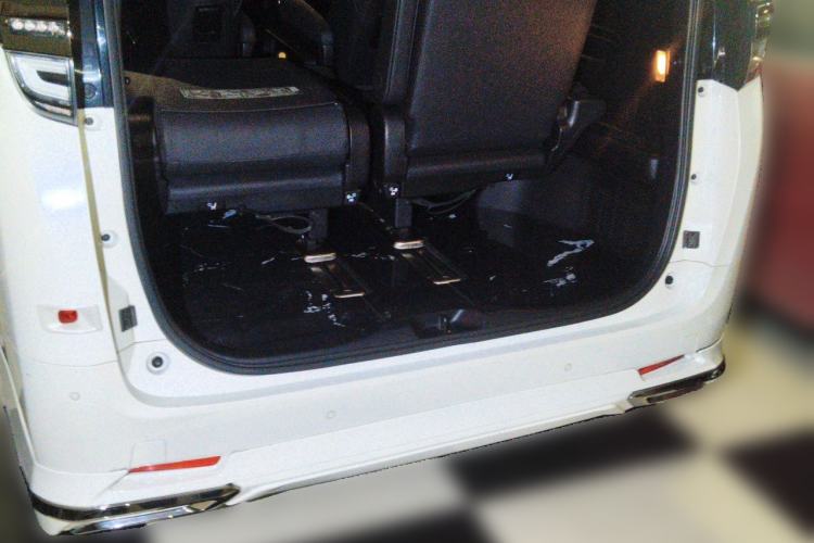 Used Toyota Vellfire 2023 Crown Dual-Engine 2.5L HV Luxury Edition Trunk