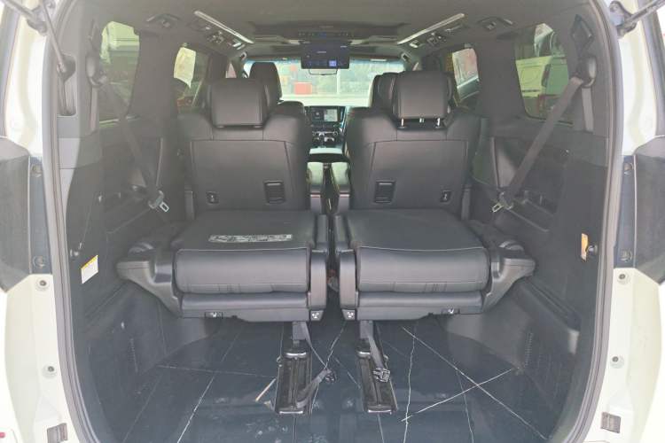 Used Toyota Vellfire 2023 Crown Dual-Engine 2.5L HV Ultimate Edition Trunk