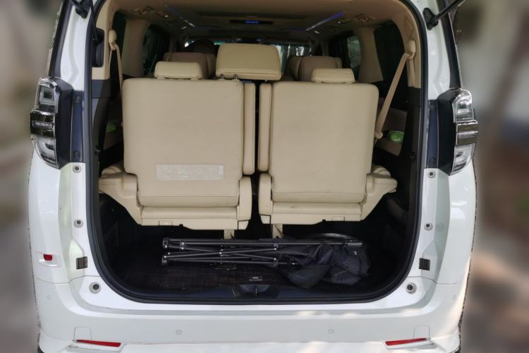 Used Toyota Vellfire 2023 Crown Dual-Engine 2.5L HV Prestige Edition Trunk