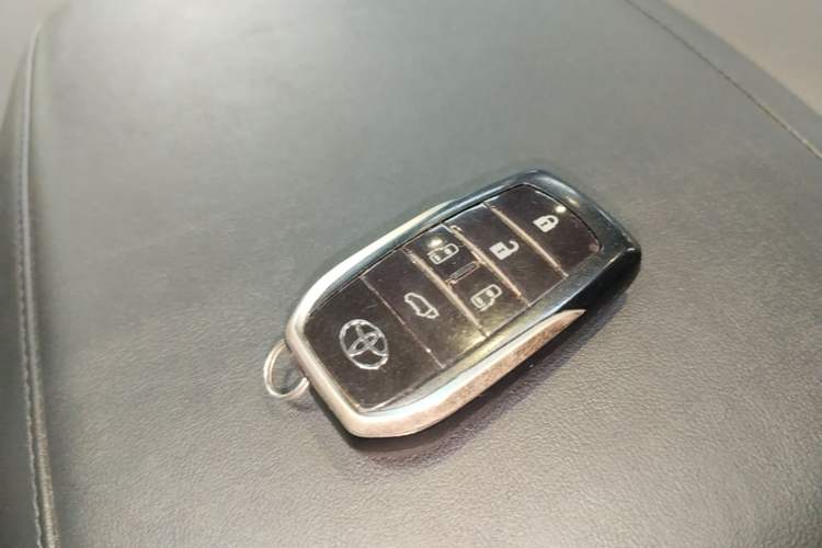 Used Toyota Vellfire 2023 Crown Dual-Engine 2.5L HV Prestige Edition Vehicle Key
