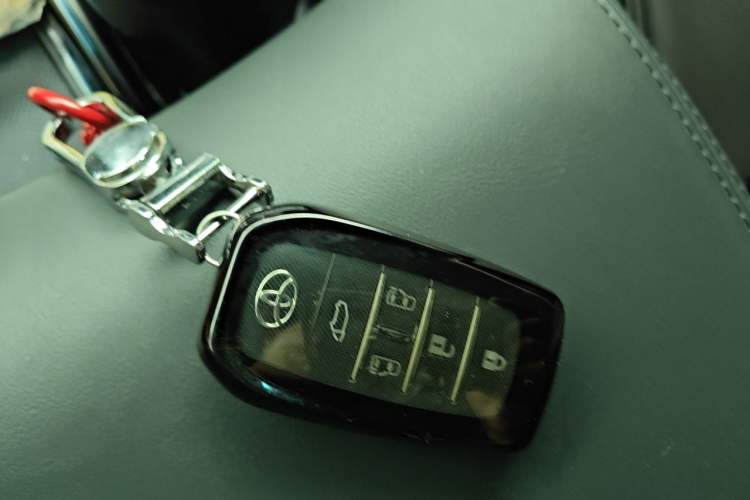 Used Toyota Vellfire 2023 Crown Dual-Engine 2.5L HV Luxury Edition Vehicle Key