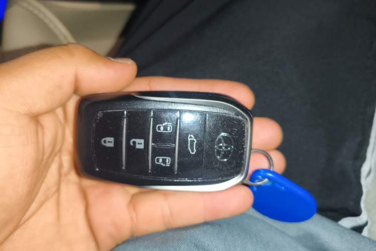 Used Toyota Vellfire 2023 Crown Dual-Engine 2.5L HV Prestige Edition Vehicle Key