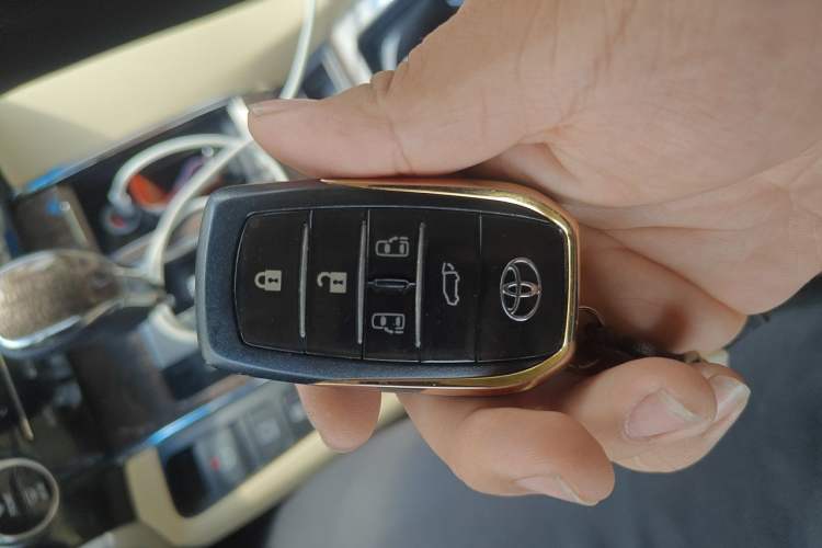 Used Toyota Vellfire 2023 Crown Dual-Engine 2.5L HV Prestige Edition Vehicle Key