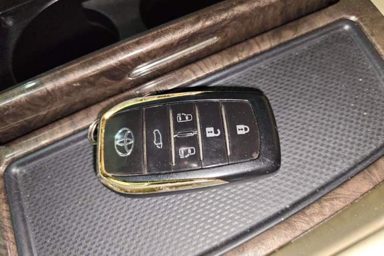 Used Toyota Vellfire 2023 Crown Dual-Engine 2.5L HV Ultimate Edition Vehicle Key