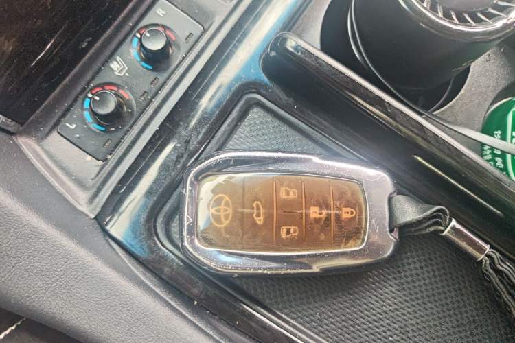 Used Toyota Vellfire 2023 Crown Dual-Engine 2.5L HV Luxury Edition Vehicle Key