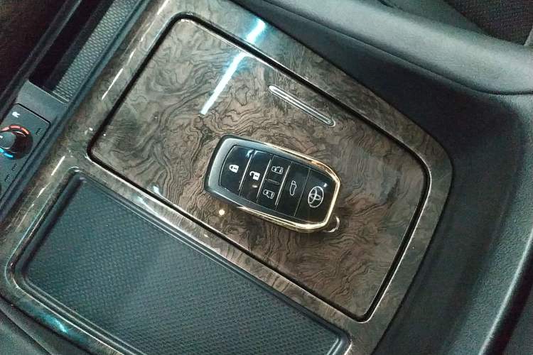 Used Toyota Vellfire 2023 Crown Dual-Engine 2.5L HV Luxury Edition Vehicle Key