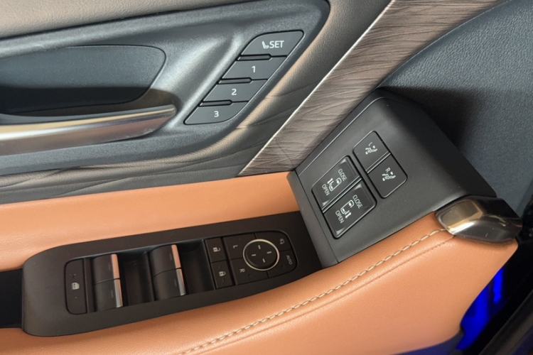 Used Toyota Vellfire 2024 Crown Dual-Engine 2.5L Supreme Executive Edition Audio And AC Panel