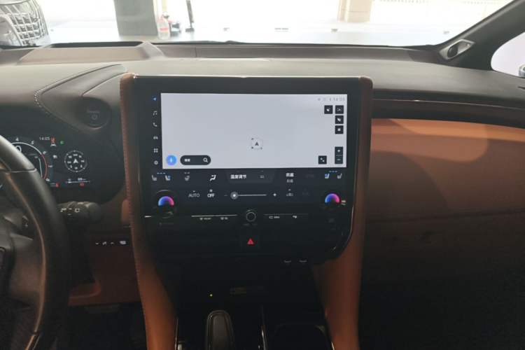 Used Toyota Vellfire 2024 Crown Dual-Engine 2.5L Supreme Executive Edition Audio And AC Panel
