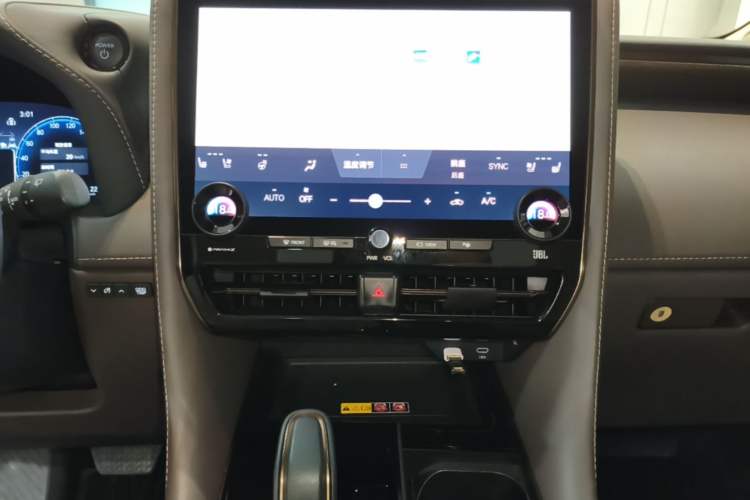 Used Toyota Vellfire 2024 Crown Dual-Engine 2.5L Supreme Executive Edition Audio And AC Panel