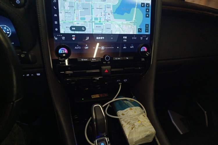 Used Toyota Vellfire 2024 Crown Dual-Engine 2.5L Ultimate Edition Audio And AC Panel