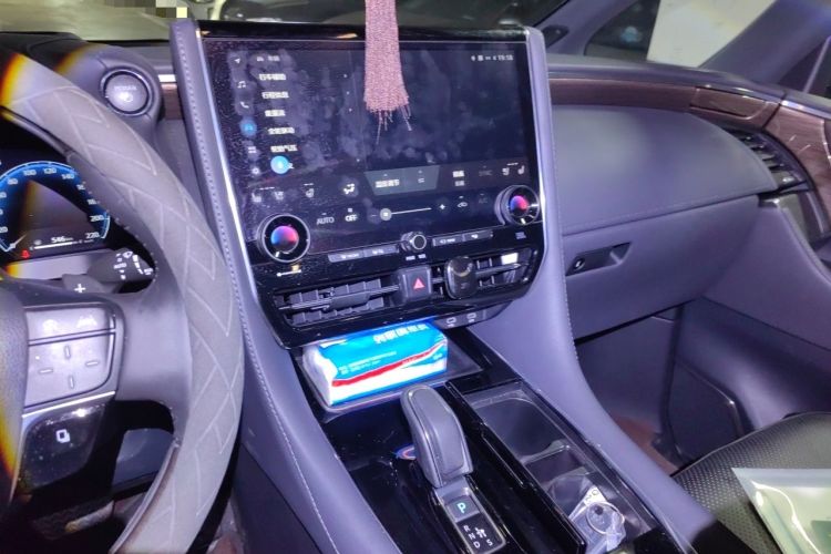 Used Toyota Vellfire 2024 Crown Dual-Engine 2.5L Supreme Executive Edition Audio And AC Panel