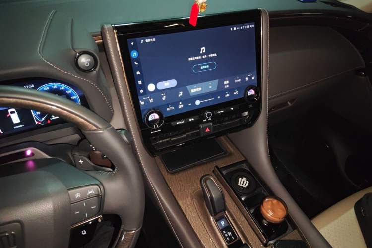 Used Toyota Vellfire 2024 Crown Dual-Engine 2.5L Supreme Executive Edition Audio And AC Panel