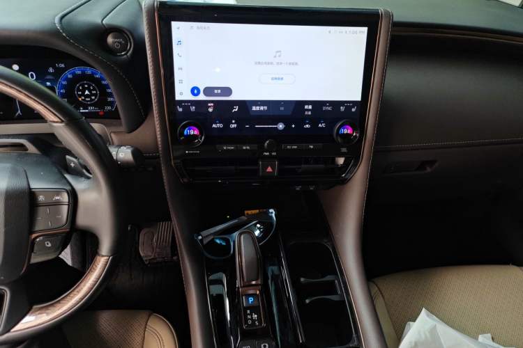 Used Toyota Vellfire 2024 Crown Dual-Engine 2.5L Supreme Executive Edition Audio And AC Panel