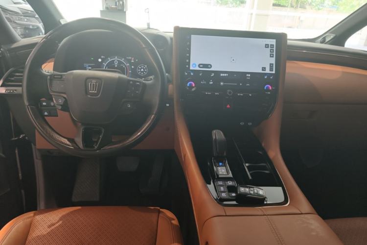 Used Toyota Vellfire 2024 Crown Dual-Engine 2.5L Supreme Executive Edition Center Console