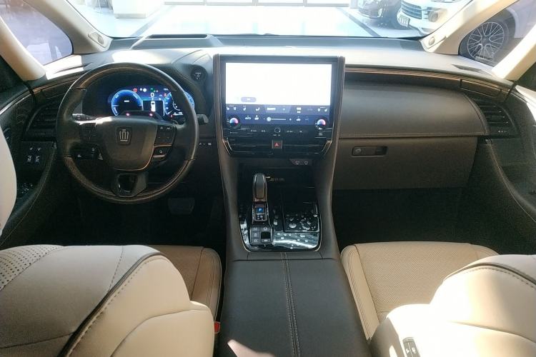Used Toyota Vellfire 2024 Crown Dual-Engine 2.5L Supreme Executive Edition Center Console