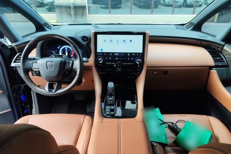 Used Toyota Vellfire 2024 Crown Dual-Engine 2.5L Ultimate Edition Center Console