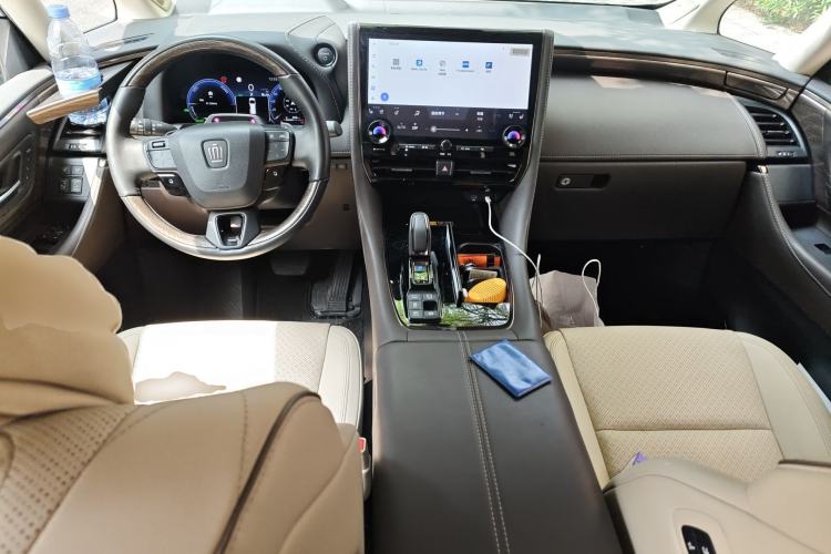 Used Toyota Vellfire 2024 Crown Dual-Engine 2.5L Ultimate Edition Center Console
