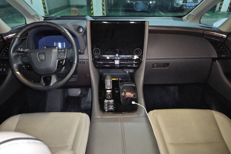 Used Toyota Vellfire 2024 Crown Dual-Engine 2.5L Supreme Executive Edition Center Console