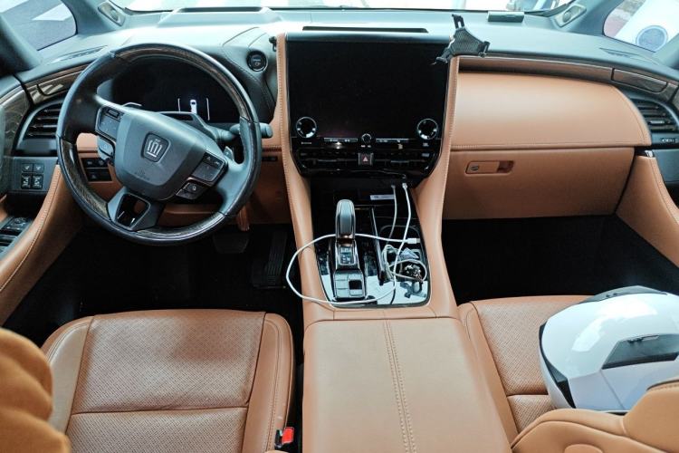 Used Toyota Vellfire 2024 Crown Dual-Engine 2.5L Supreme Executive Edition Center Console